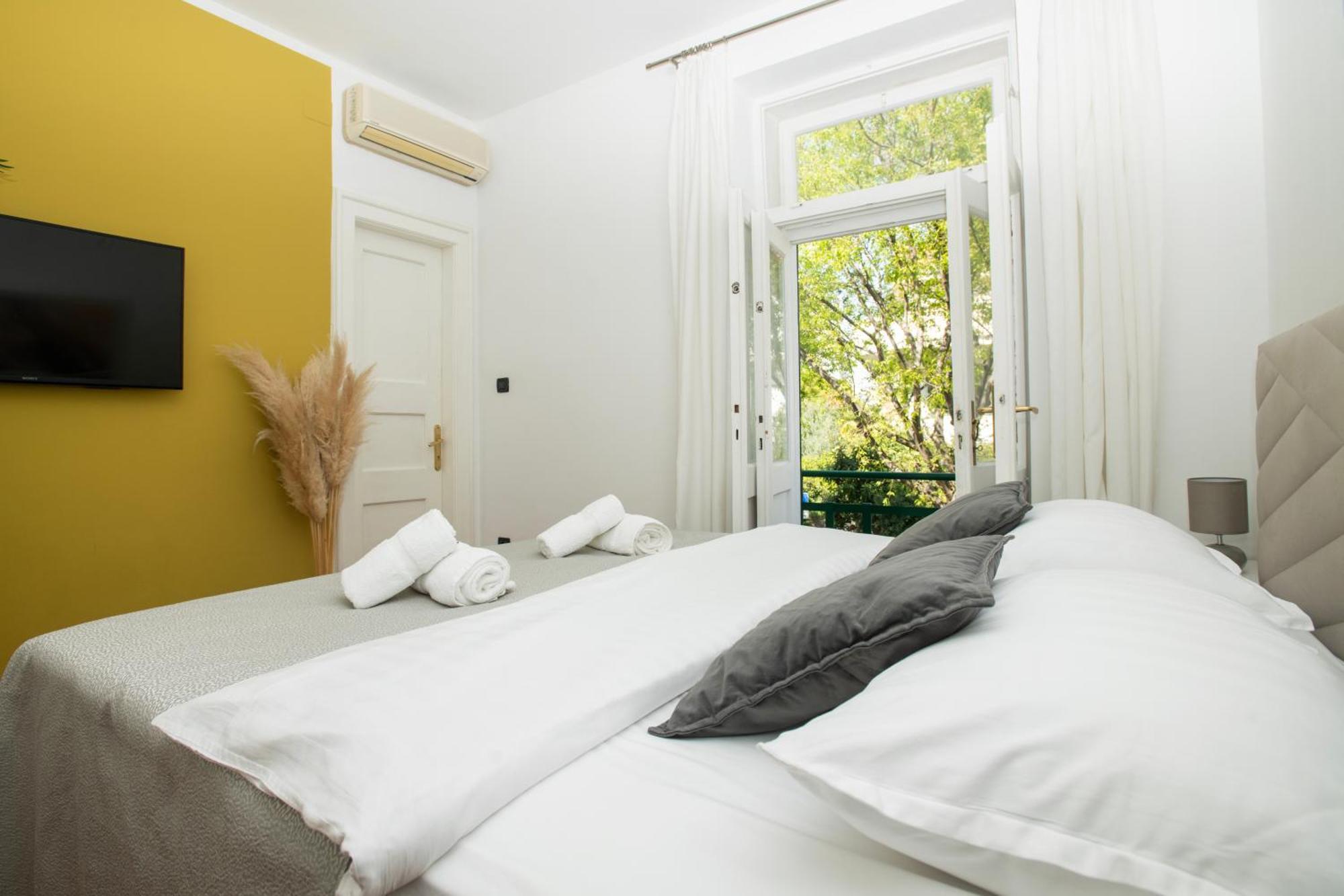 White House Luxury Suite Split Exterior photo
