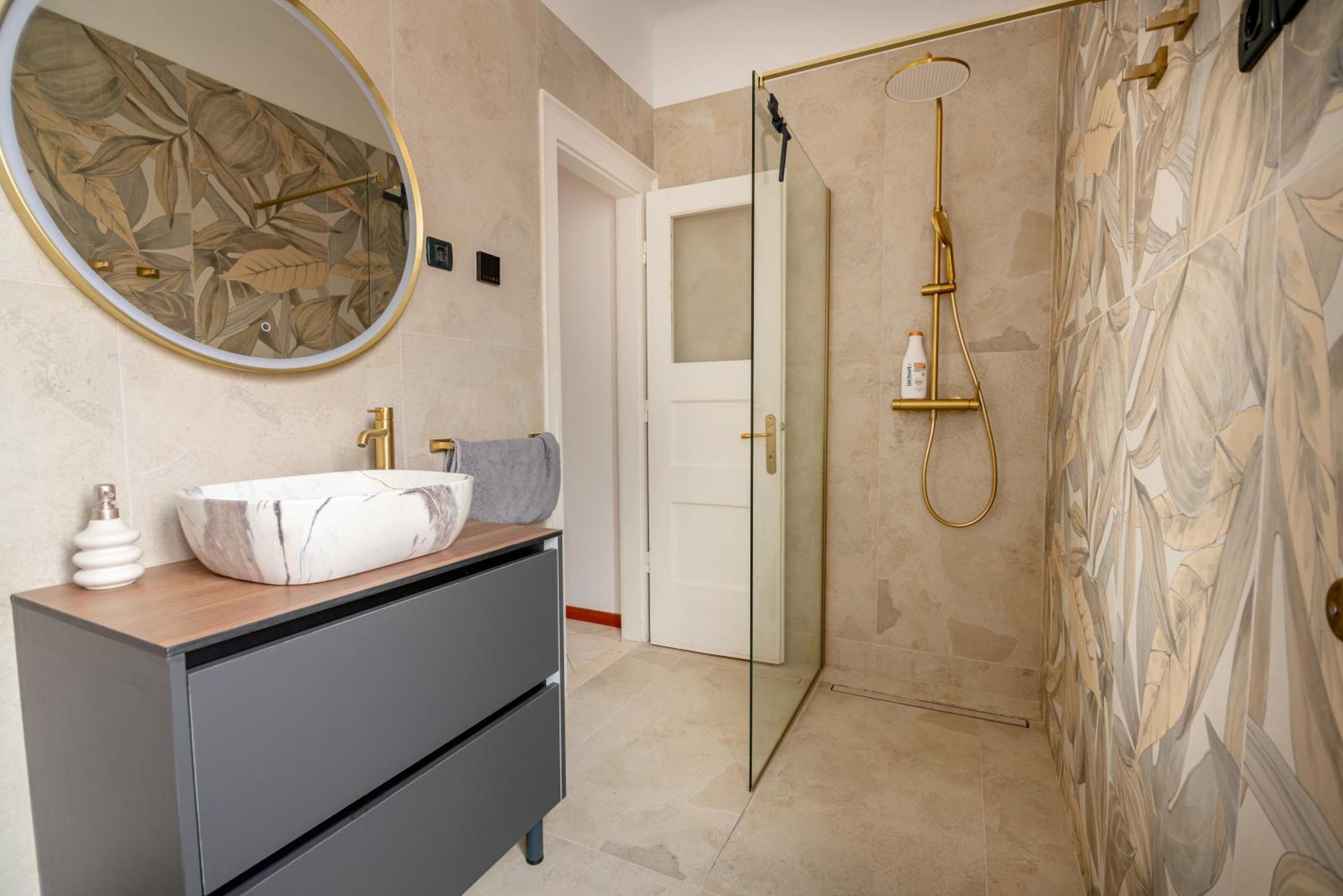 White House Luxury Suite Split Exterior photo